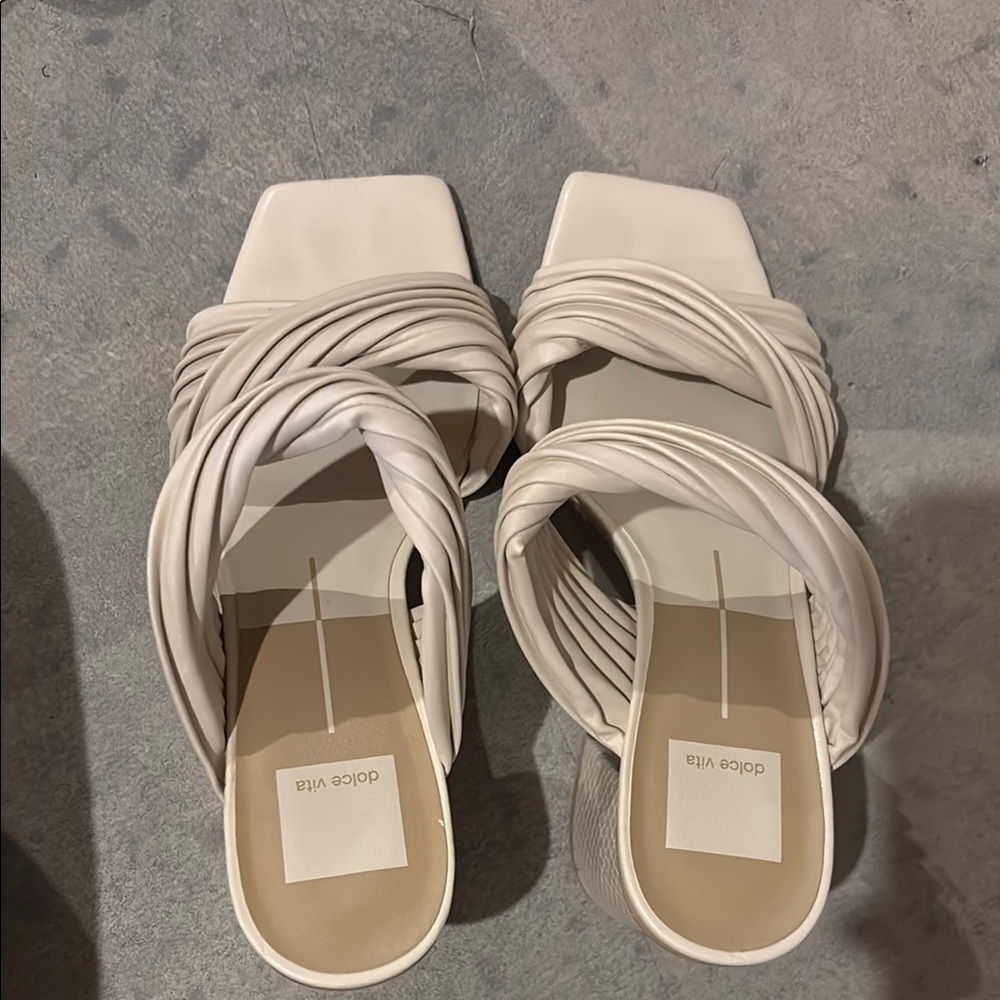 Dolce Vita Women's Cream Sandals